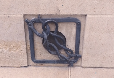 Knots on Dock Street building